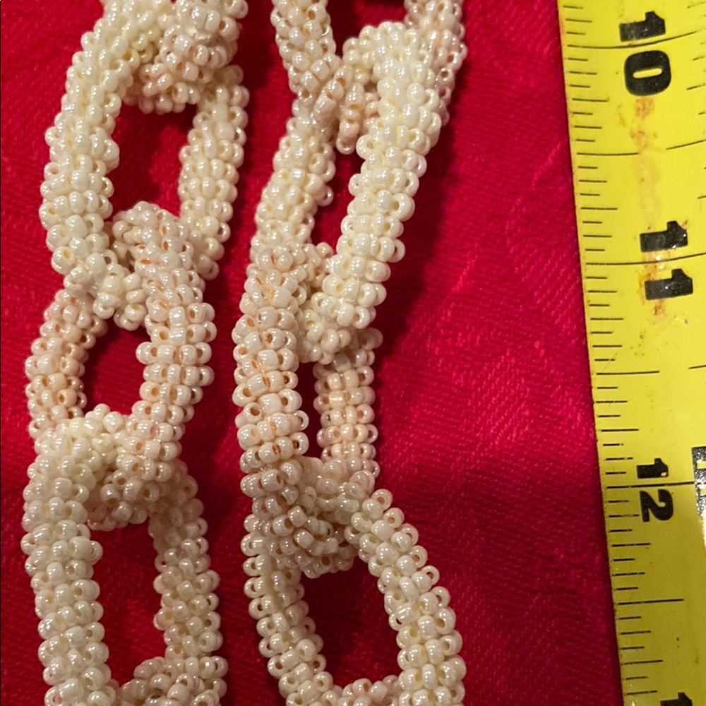 Elegant Cream Beaded Necklace with robe detail - Picture 11 of 13